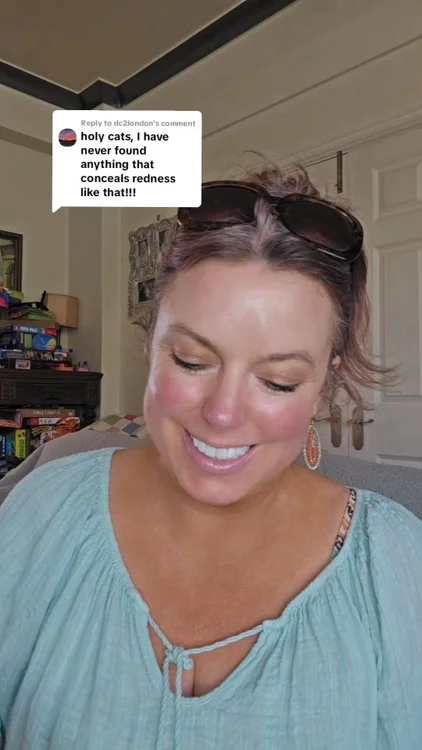 You can use code: 15CLARA for 15% off on their website.

Yep, It's miracle stuff. Well, it's 3 in 1 anti-redness miracle formula by @rosalique_skincare

(Code cannot be used in conjunction with offers or bundles)

|Affiliate |Brand ambassador

#rosalique #anti-redness #clarabatten #miracleformula #skincare