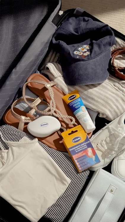 Mes essentiels de voyage !

L'astuce pour voyager sans avoir mal aux pieds ? Un max de confort dans ses baskets avant de sortir, et un bon soin des pieds le soir. Testé et approuvé ! ✨

C'est ce que j'emmène toujours avec moi. Et vous, vos essentiels c'est quoi ? 😎

#DrScholls #Aéroport #Voyage #SoinDesPieds #LesIndispensablesDeVoyage #Vacances