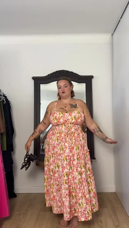 Tenue du jour bonjour! ENFIN avec des talons !! Les meilleurs les sandales spéciales pieds larges de chez @gabylou_shoes - 10% code GABY10 affiliation, la robe viens de chez tiktok shop le lein est sur mon profil TikTok