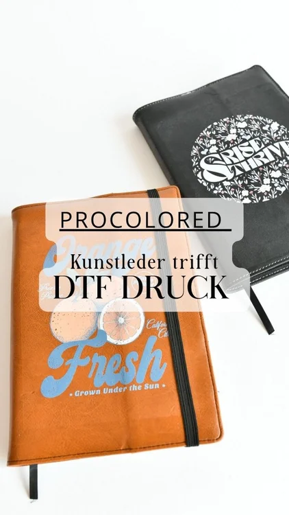 Buchhüllen aus Kunstleder bedrucken? YES, IT WORKS! 🍊✨📖 

Du fragst dich, ob DTF-Druck auch auf Kunstleder hält? Ich habe den Härtetest gemacht und nehme dich im heutigen Video Schritt für Schritt mit durch den Entstehungsprozess! 👇💥 

Möglich machen das die fantastischen Produkte von @procolored_eu ! 

🛠️ standardmäßig im Einsatz für dieses Projekt: 

🖨️ Der Procolored K13 DTF-Drucker für die brillanten, detailreichen Drucke

⚡ Der passende Ofen (Smokeless Oven) zum perfekten Gelieren des Pulvers

 🪵 Die Transferpresse (H15 Auto Heat), die das Ganze am Ende präzise und materialschonend auf das Kunstleder bringt

Spare 90 EURO❗  mit dem CODE : GEROKREATIV 

Ich bin absolut begeistert von der Qualität und den unendlichen kreativen Möglichkeiten! 🤩✨

Von der ersten Idee über den Druck bis hin zum fertigen Lieblingsstück.

Schau mal, wie genial und gestochen scharf die Farben auf dem Material rauskommen! 😍🍊 Die Motive halten einfach bombenfest und verpassen den Hüllen einen richtig coolen, individuellen Look. 

#procolored #procoloredk13lite #dtf #dtfprinting #diy