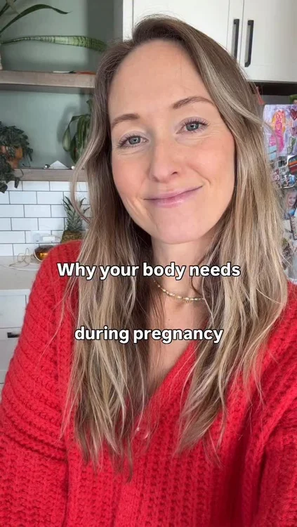 I cannot scream it any louder - but I’ll try. *clears throat* 
📣THE WAY THAT DRINKING RE-LYTE IMMEDIATELY STOPS MY NAUSEA IS SOMETHING FROM A MAGICAL FAIRY BOOK. And I want alllllllll of you to know about this. It’s physiology! It’s science! And you don’t have to just chug through weeks of feeling poorly without solution. 

Redmond Re-Lyte is so yummy to sip on throughout the day and has soooo many benefits to mothers - during pregnancy, during BIRTH (hello energy and electrolyte demand!), and especially during breastfeeding. It’s a mom hack we all need to know about. 

Re-Lyte doesn’t use table salt as their sodium source, like a lot of major powdered electrolyte brands 👀, and instead uses their famous unrefined sea salt mined in Utah. That’s a big deal. Re-Lyte also contains two forms of magnesium, and is one of the only brands that contains calcium. 

My fav flavors are strawberry lemonade, lemon lime, and mixed berry - droooool. Anyway, happy hydrating!