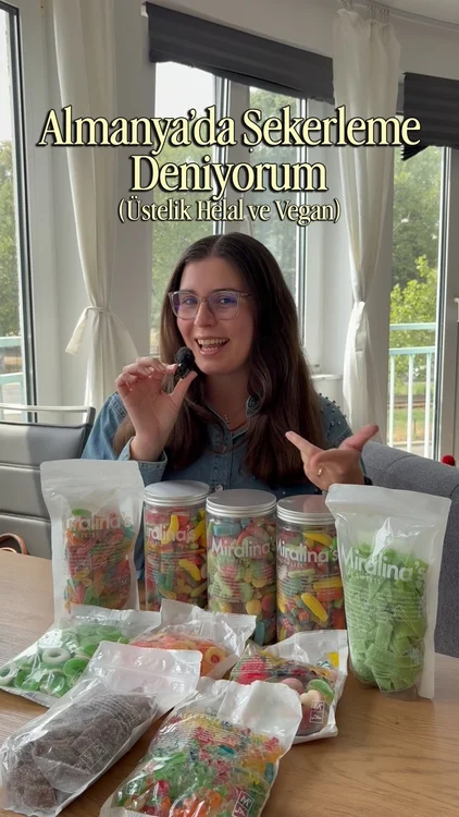 Almanya’da Şekerleme Deniyoruz 🍭
Üstelik helal ve vegan. Almanya’da helal abur cubur yada şekerlemeye ulaşmak bence çok zor ama @miralina.halalsweets sayesinden artık çok kolay. Ben tatlarını çok beğendim bence kesinlikle bir şans verin.

Anzeige | Kooperation mit Miralina Halal Sweets

#miralinashalalsweet #halal #sweets #berlinfood #berlinfood
