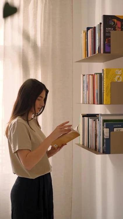 The FIRENZE Bookshelf brings your books collection into the spotlight with clean lines and modern charm. A must-have for every stylish book lover. Enjoy free shipping on orders over €150.