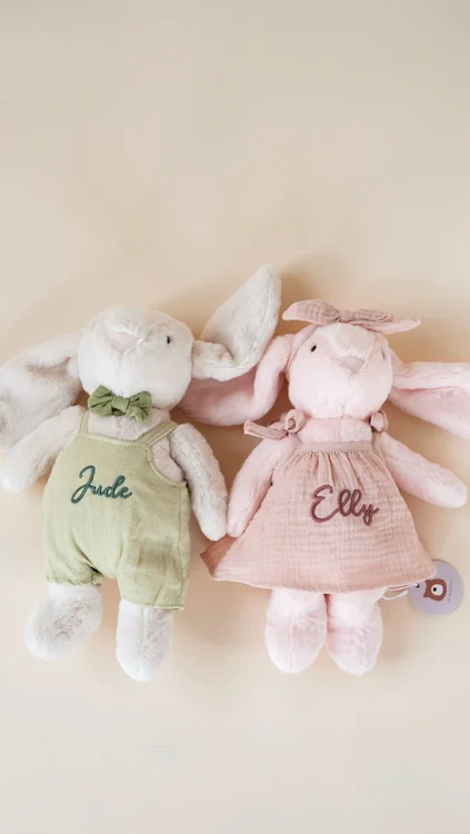 Lightweight muslin clothes, warm days, and a cuddly companion always close by 🤍

The perfect pair for making childhood memories this summer ☀️ 

.
.
#summerbaby #babysummeroutfit #childhoodmagic #teddybearsofinstagram