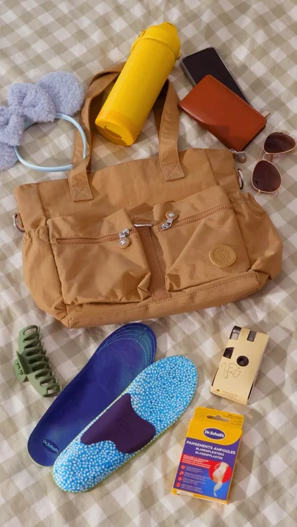 Mes indispensables à prendre dans mon sac pour un week-end au parc d'attractions 🎡

Pour pleinement profiter d’un moment magique en évitant d’avoir mal aux pieds, préparez vos baskets avec les semelles 24-Hour Energie de Dr. Scholl’s et gardez des pansements pour ampoules sous la main pour un soulagement immédiat toute la journée… on ne sait jamais…

Un max de place en plus pour ramener vos souvenirs à la fin de l’été 😍

#WhatsInMyBag #DrScholl’s#VieDeParcdAttractions #Voyage #SanteDesPieds