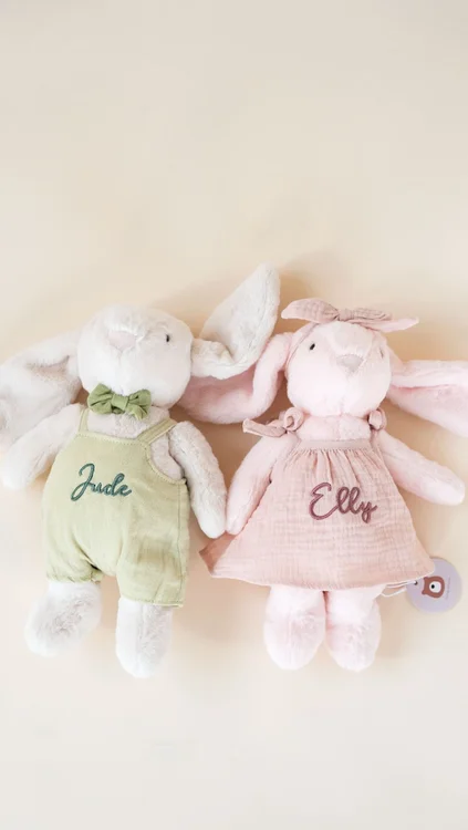A little keepsake to grow up beside them 🥹

Our personalised bunny’s, made for tiny best friends, sleepy cuddles, and the little moments they’ll look back on one day.

.
.
#tinybesties #personalisedteddy #pacifierholder #cutebabyclothes