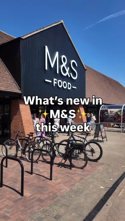 A premium 🐱 experience is now available in selected @marksandspencer stores 😍👏✨ 
#mands #marksandspencer #whatsnewin #new in #Flo #Hereweflo #periods #pads #tampons