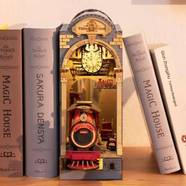 Book Nook Sakura Densya