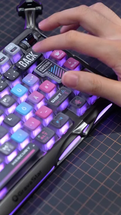 Endlich QWERTZ Gaming-Tastaturen | 10% Rabatt mit Code WEIRD10