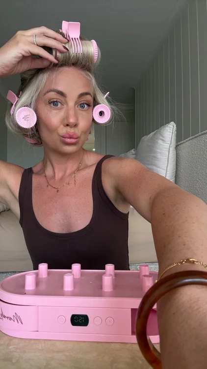 COME GIVE MY HAIR BODY WITH ME BY USING THE @mermade.hair DIGITAL HOT ROLLERS 💣

I’ve been trialing/using these for months + I can guarantee you these will give your hair the ultimate body in less than 10 minutes 🤌🏽

HAIRBYJESSLEWIS at checkout for 15% SITEWIDE 🩷

#mermadehair #mermadehairpartner #ad