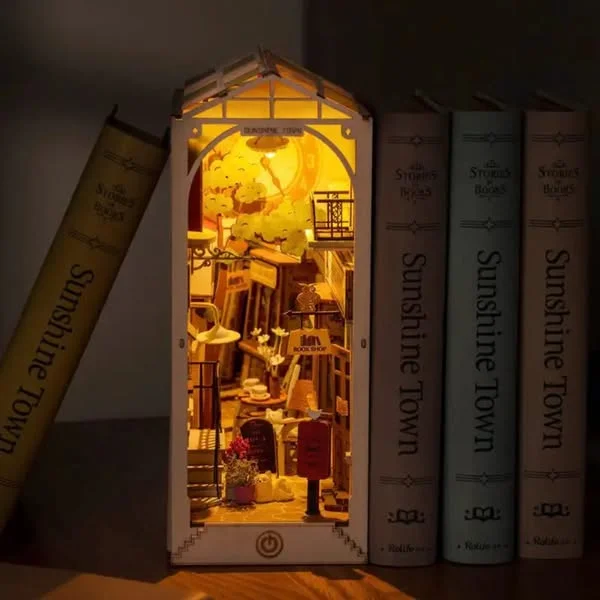Book Nook La Maison Magique