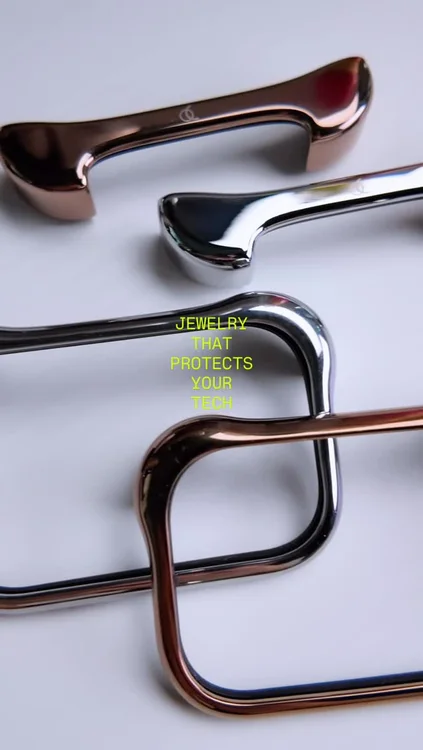 For those who still want to feel their phone without giving up protection. Clean, sleek, and lowkey looks like jewelry for your phone. ✨

@enter_arc