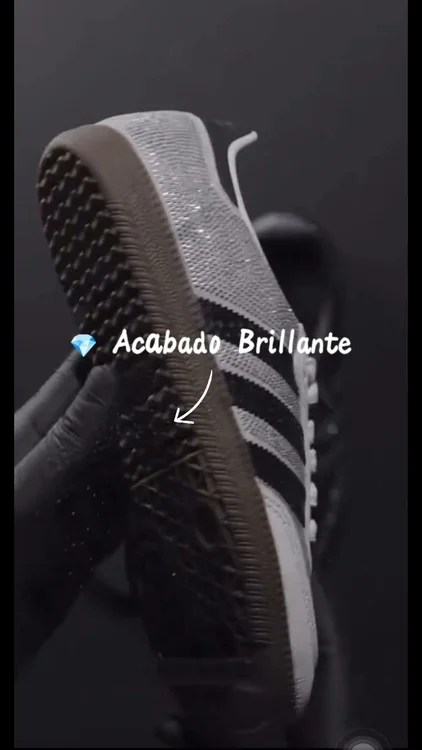 No es una colaboración.
No es una copia.
No es una personalización.

🇺🇸 Son Adidas Samba Sparkle 100% originales, comprados en Estados Unidos.

✨ El modelo que está conquistando las redes por su espectacular acabado brillante.

🔥 Solo $1,199 MXN

🚚 Envío DHL a todo México.

⚠️ Existencias limitadas.

📲 Escríbenos "SAMBA" y te enviamos las tallas disponibles.