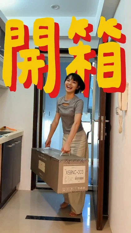 \開箱文/ 一個人也能解壓縮的沙發來自 @rove.lab 💫

整個客廳的靈魂來自沙發，我選了超級久決定要選rove lab的S8！沒有比這個沙發更完美、更適合我了！

坐著舒服、躺著也舒服，非常漂亮而且支撐性也很夠，甚至可以變換成雙人床，也適合小空間的租屋處🌸🤍