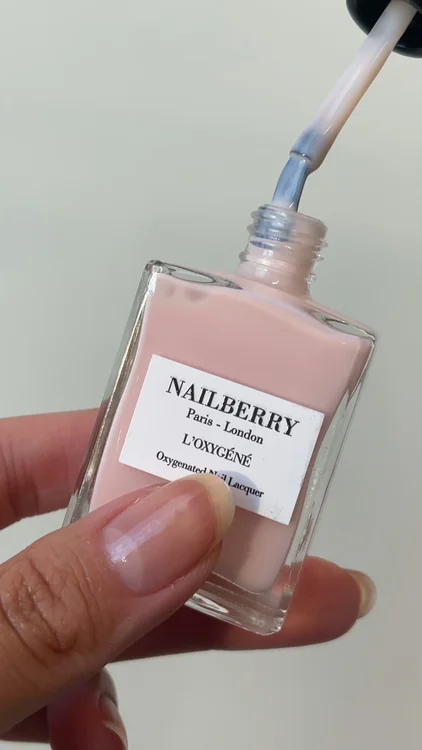 Gel-Like Shine. No Lamp Needed.