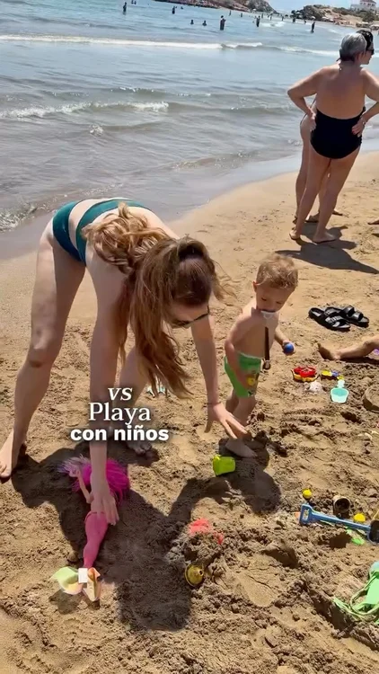 Y tú, ¿de qué team eres? 

🍺⛱️ Playa sin niños.
🤯🧒🏻 Playa con niños.
 
#Mustela #verano #ProtecciónSolar