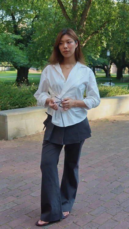 ur boring corporate outfit just got an upgrade 🤏

all from ⁕ @sundae.school #ad
top: white poplin tie gorum shirt
bottoms: flare skirt pants

#outfitideasforyou #minimalstyle #outfitrepeater #capsulewardrobe